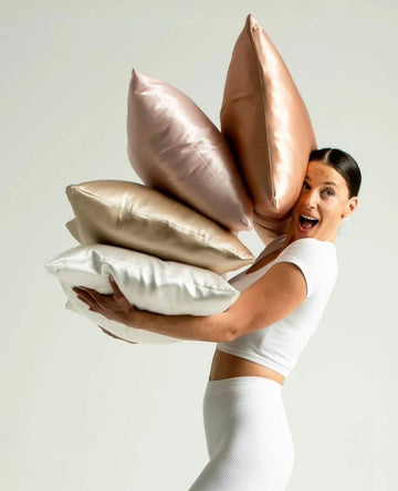 Coton vs Soie : Pourquoi votre taie d'oreiller vieillit votre peau prématurément (Preuves à l'appui)